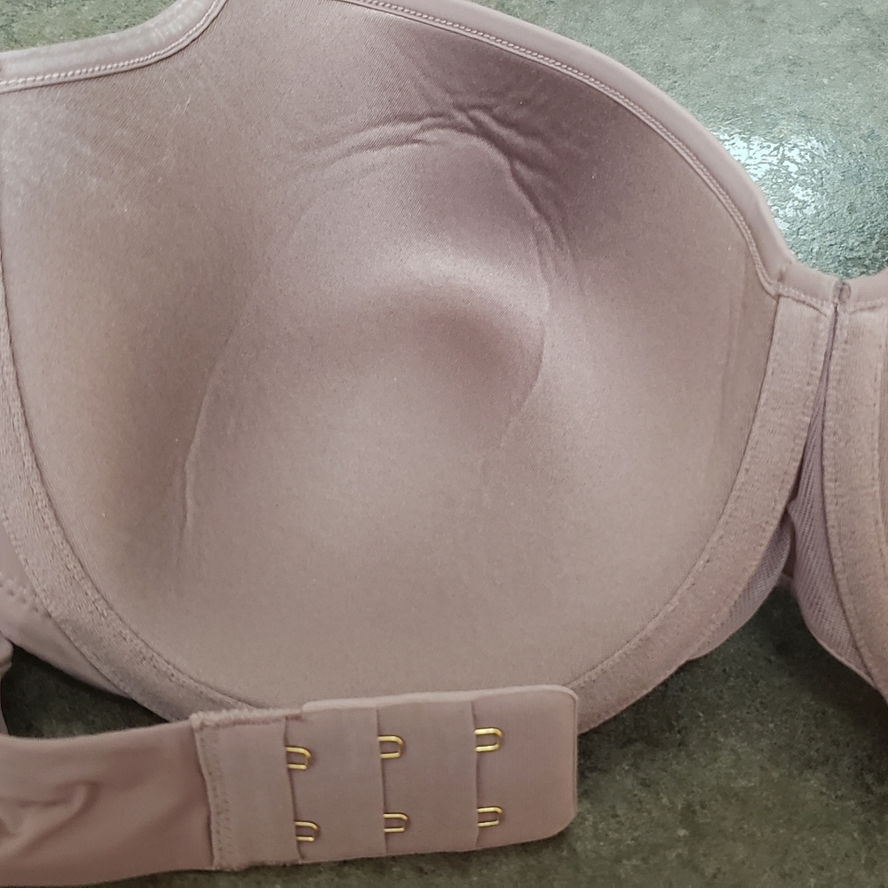 38E(DD) bra - Picture 2 of 4
